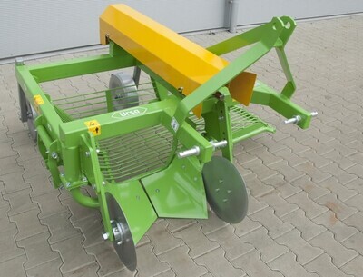 Bomet Ursa 1-Row Vibrating Potato Digger w/Offset Hitch