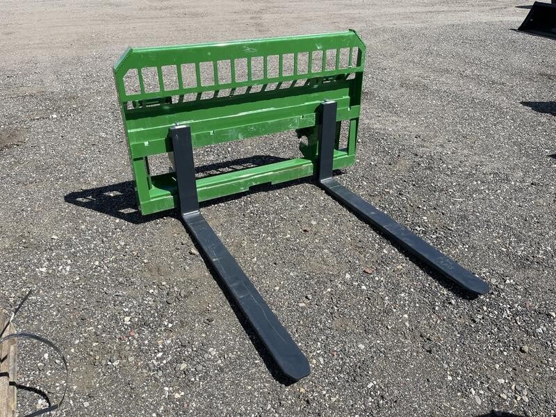 IronCraft HD 48&quot; Pallet Forks w/JD 600/700 Mounting