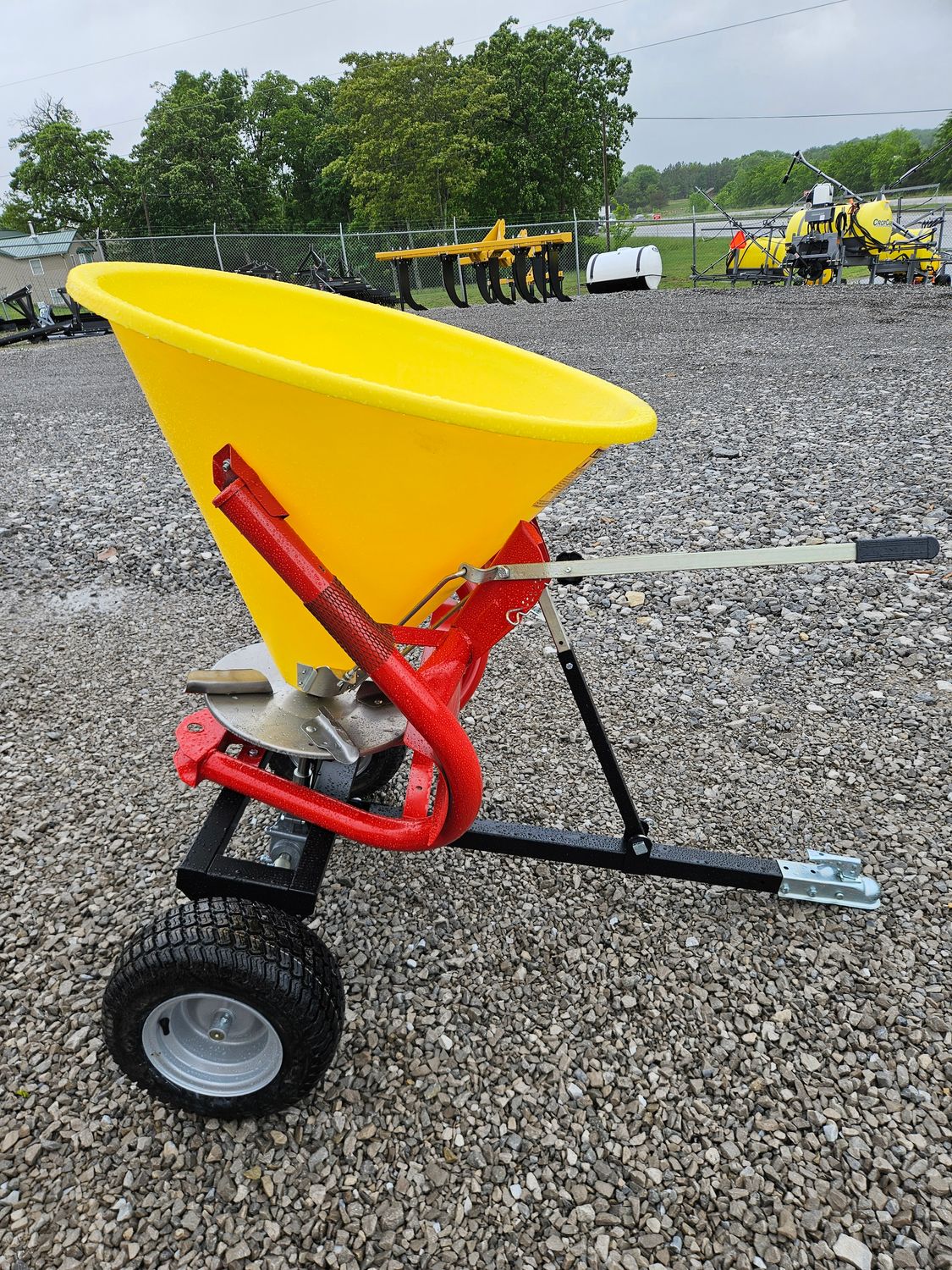 Sundown 180 Lb Poly Tub Pull Type Fertilizer Spreader