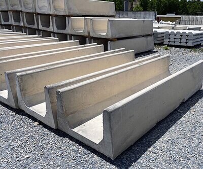 Narrow Center Line Concrete H-Bunk Feeder w/End, 8Ft