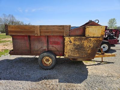 Used Feeder Wagon, Needs conveyor chains