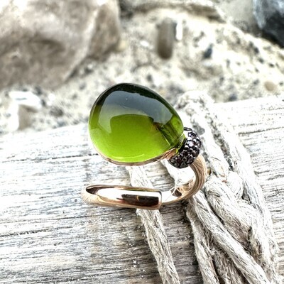 Anello in argento rosè con quarzo idrotermale verde oliva