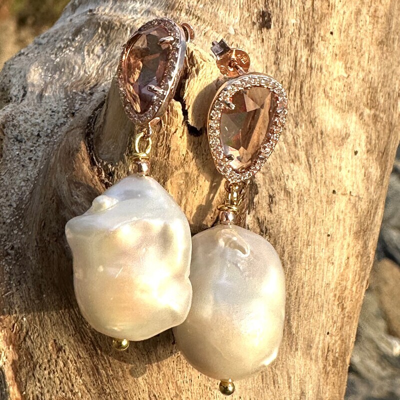 Orecchini in argento rosè con perle scaramazze e quarzi idrotermali-Shankara