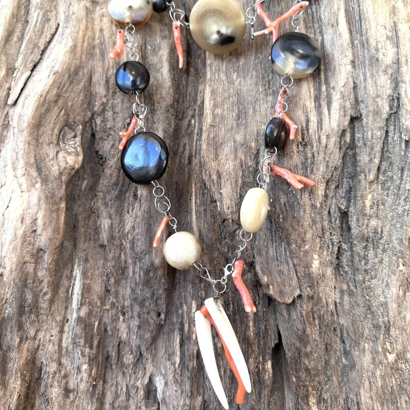 Collana in argento con corno e corallo-Ventura