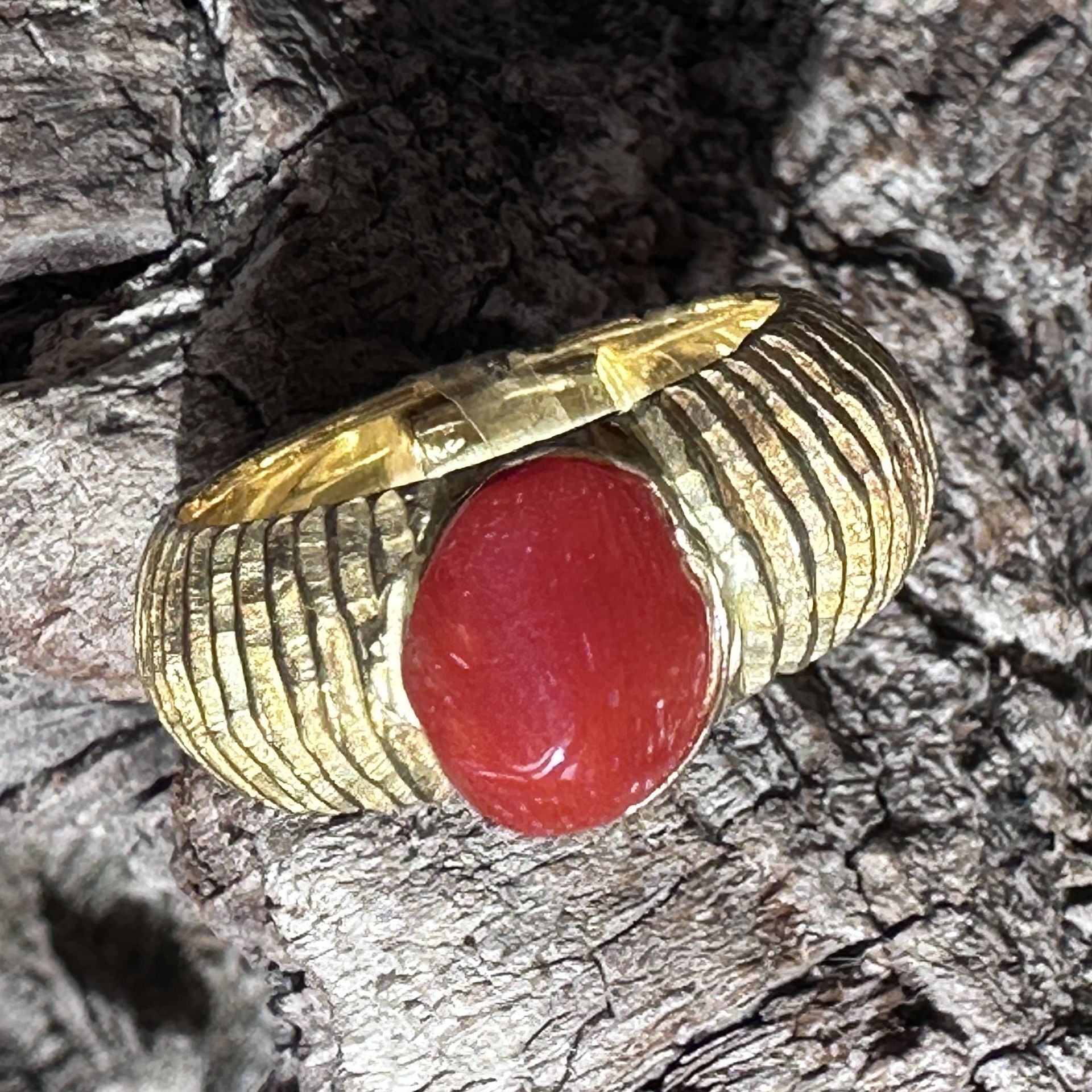 Anello in argento bagnato oro con corallo-Eliana Scognamiglio