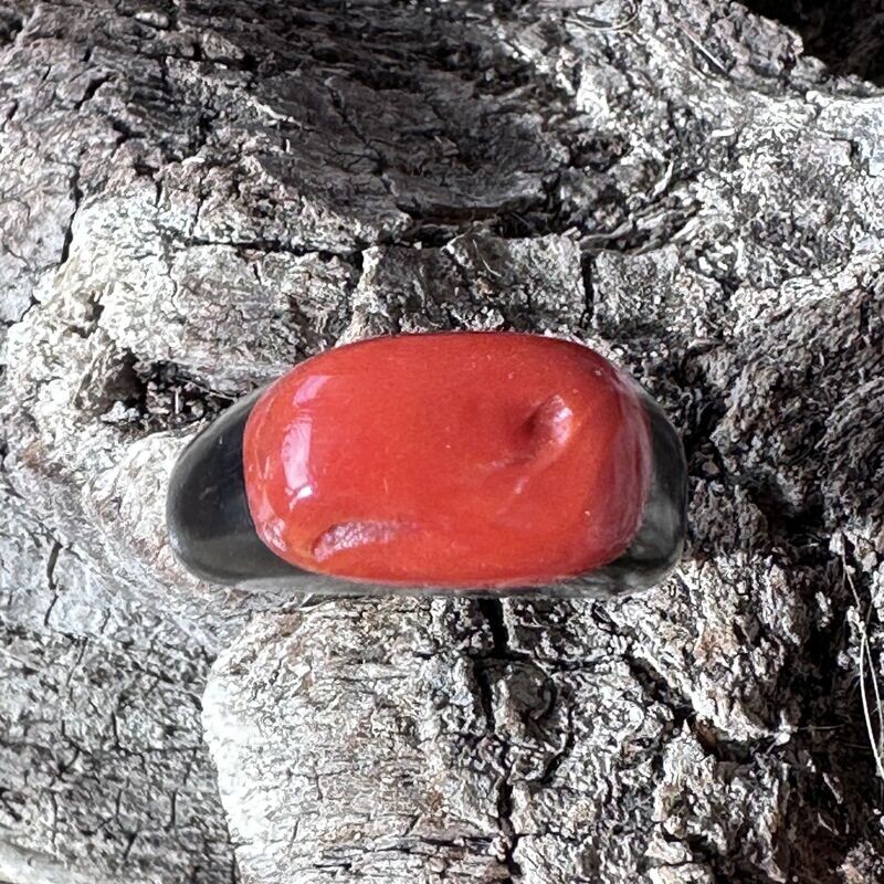 Anello in ebano e corallo -Eliana Scognamiglio