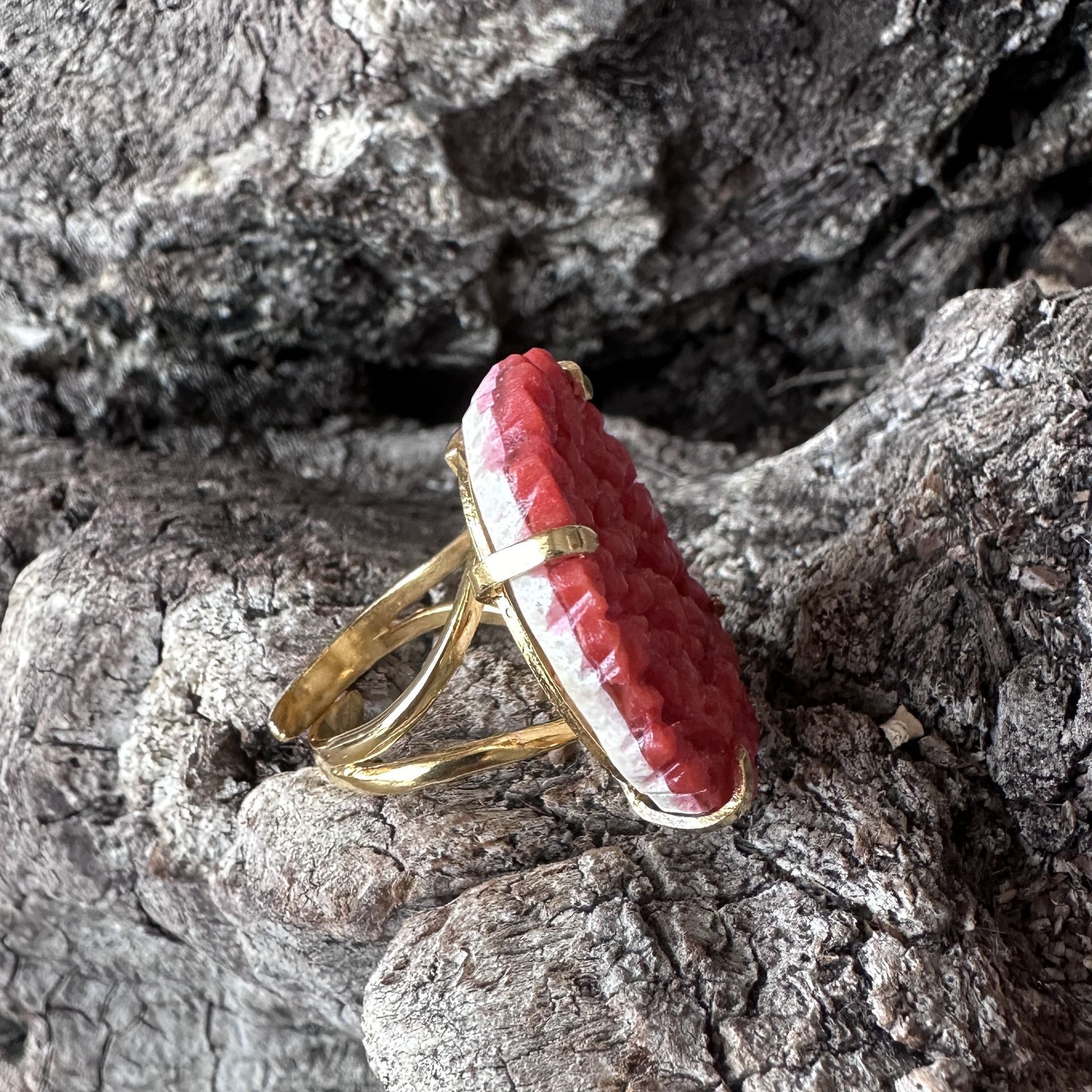 Anello in argento bagnato oro con ovale in corallo-Genny