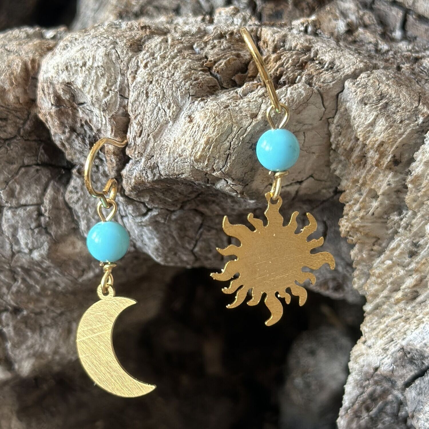 Orecchini in ottone sole luna con pasta di turchese-Barbara Burgio