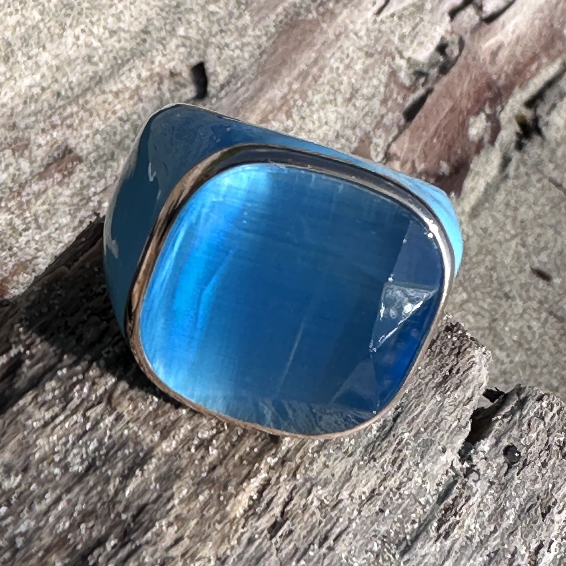 Anello in argento rosè con smalto azzurro e quarzo idrotermale azzurro-Lucos