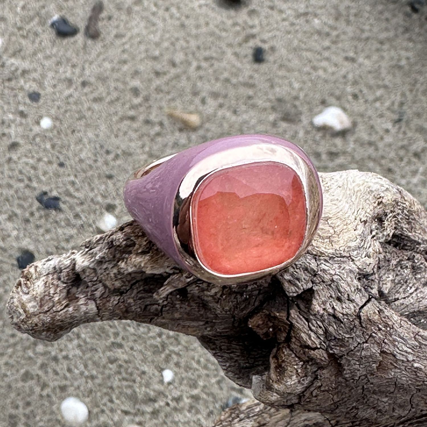 Anello in argento rosè,smalto rosa antico e quarzo idrotermale arancione-Lucos