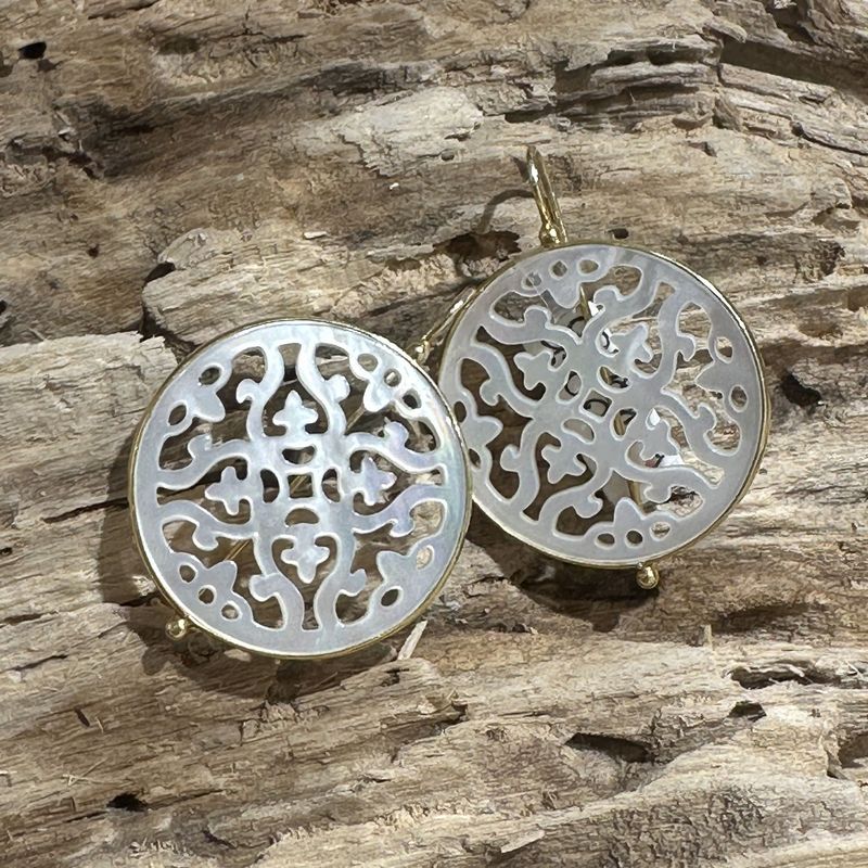 Orecchini pendenti in madreperla su argento bagnato oro-Carola