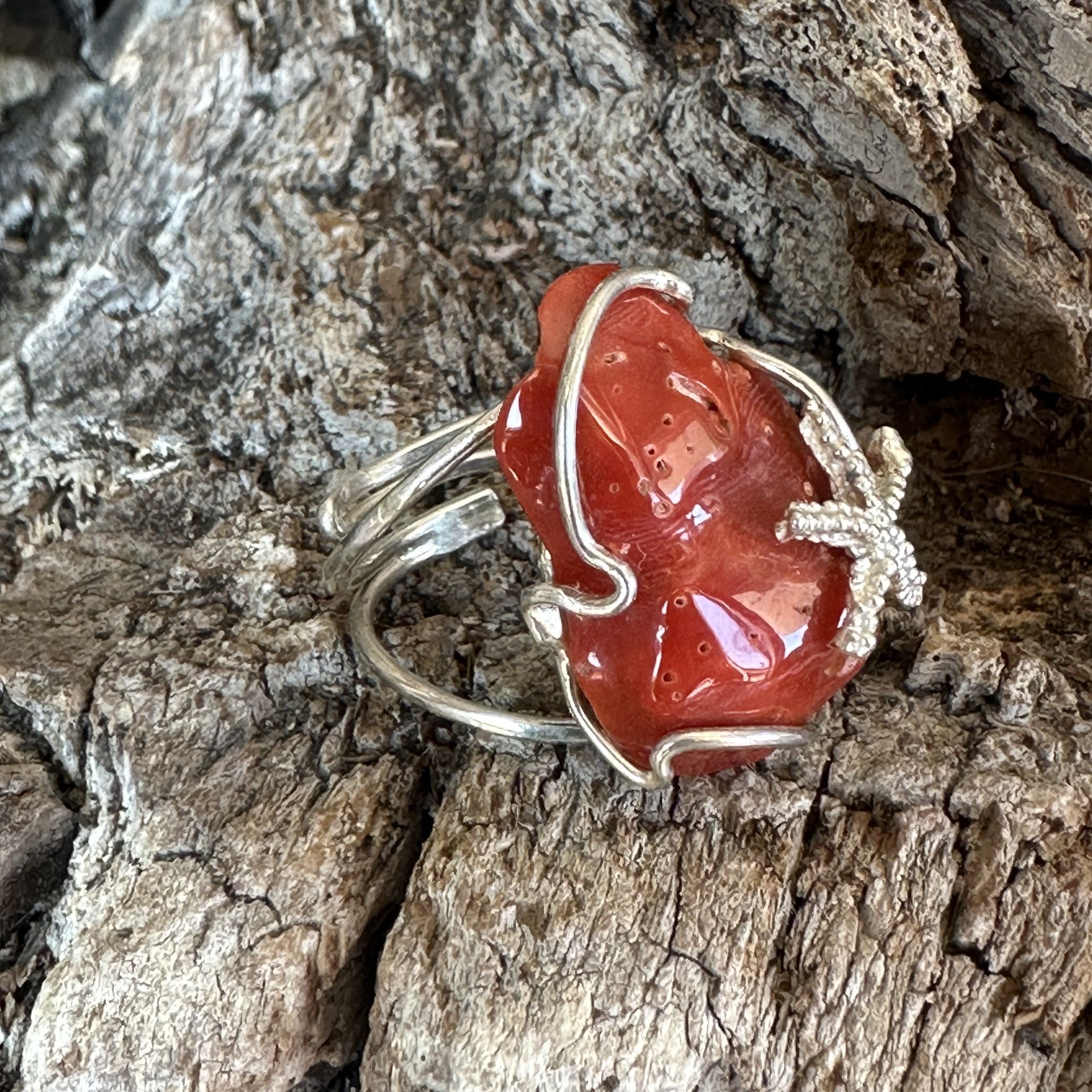 Anello in argento con sasso di corallo rosso-Genny