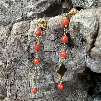 Orecchini in argento bagnato oro e corallo rosso-Ishwara
