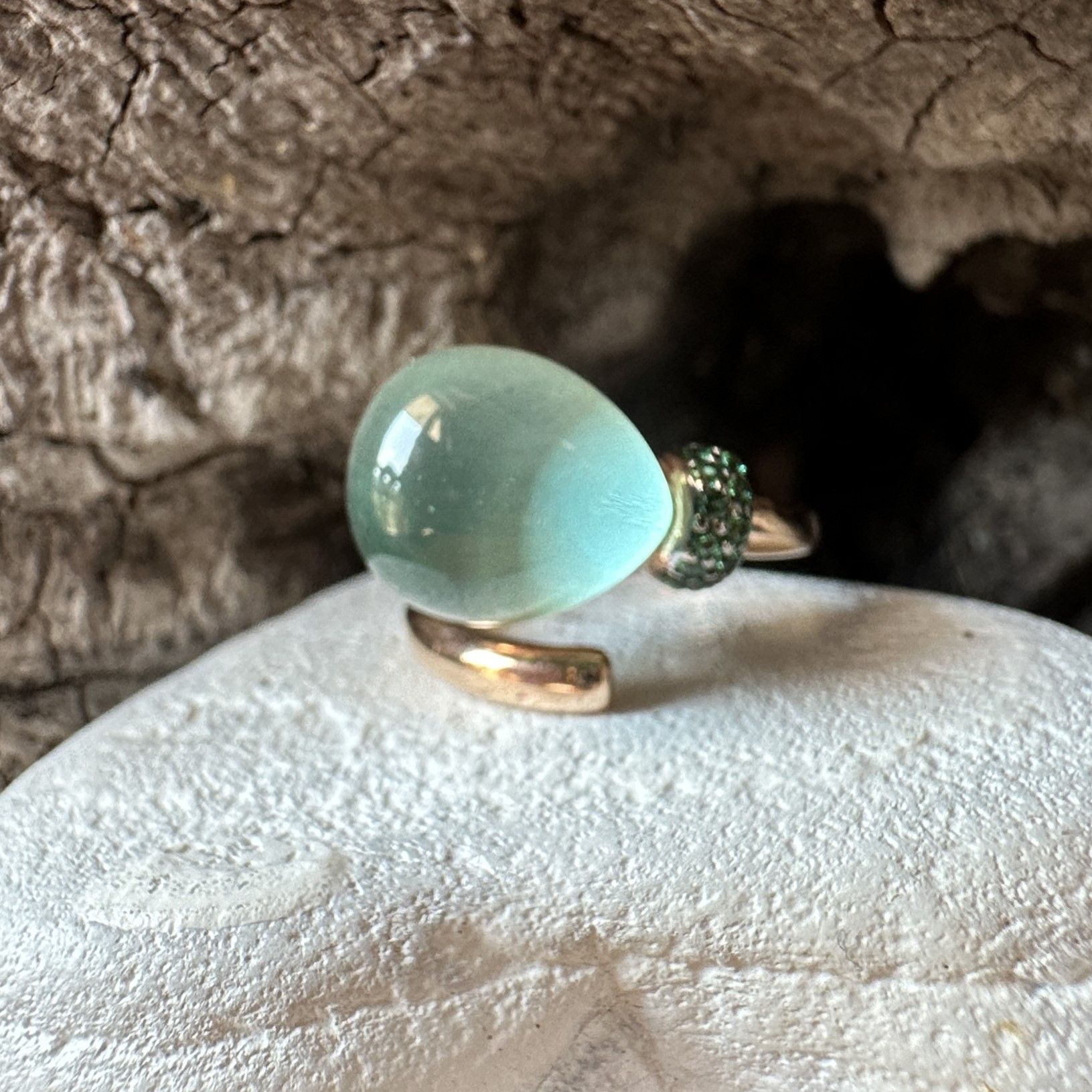 Anello in argento rosè 'palloncino' con quarzo idrotermale verde acqua e zirconi verdi-Lucos