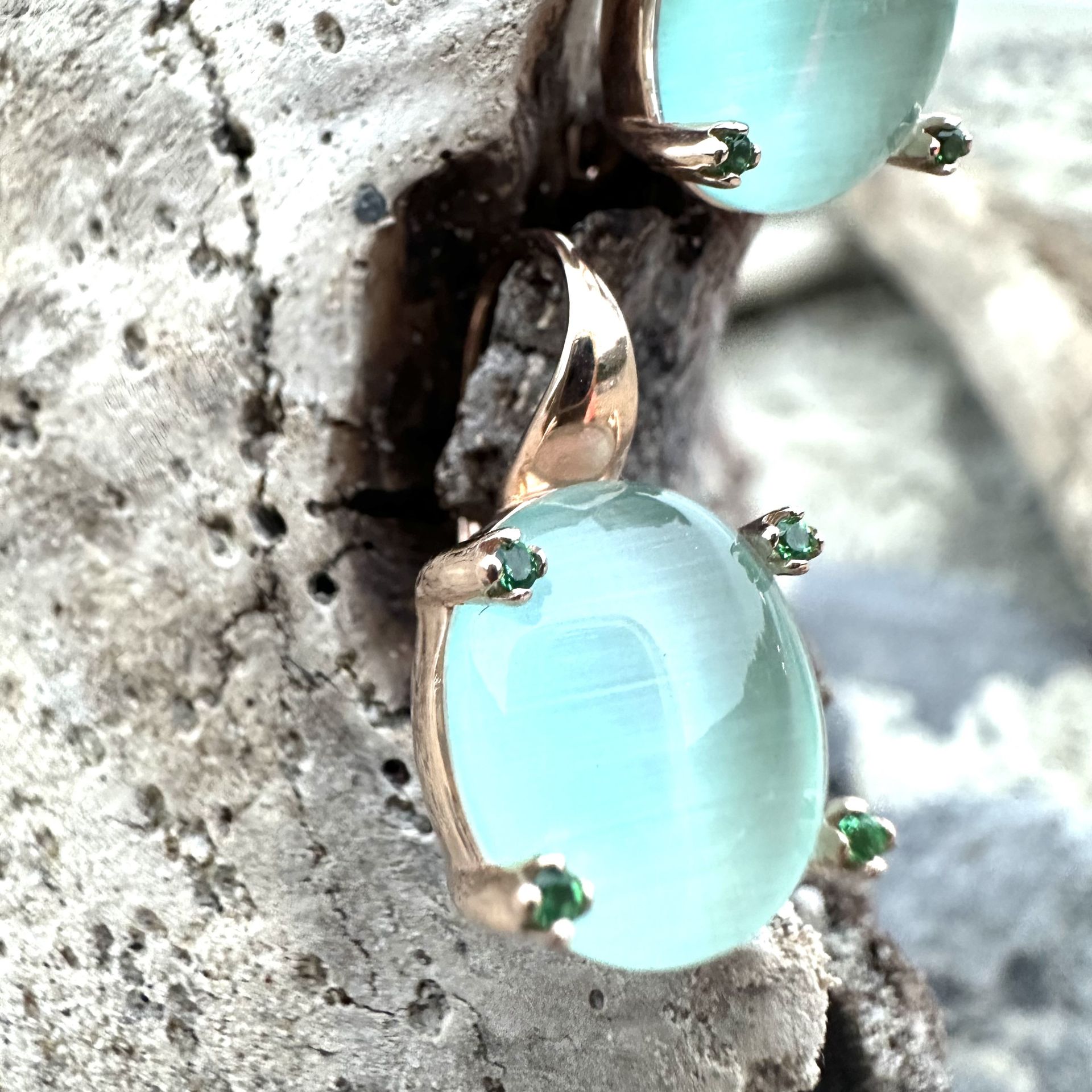 Orecchini monachella in argento rosè con quarzo idrotermale verde acqua e zirconi verdi -Lucos