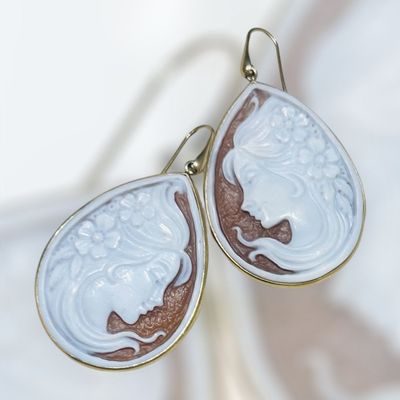 Orecchini in cammeo montati su argento bagnato oro-Carola