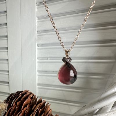 Collana in argento rosè e quarzo idrotermale cabochon a goccia tinta vinaccia-Lucos