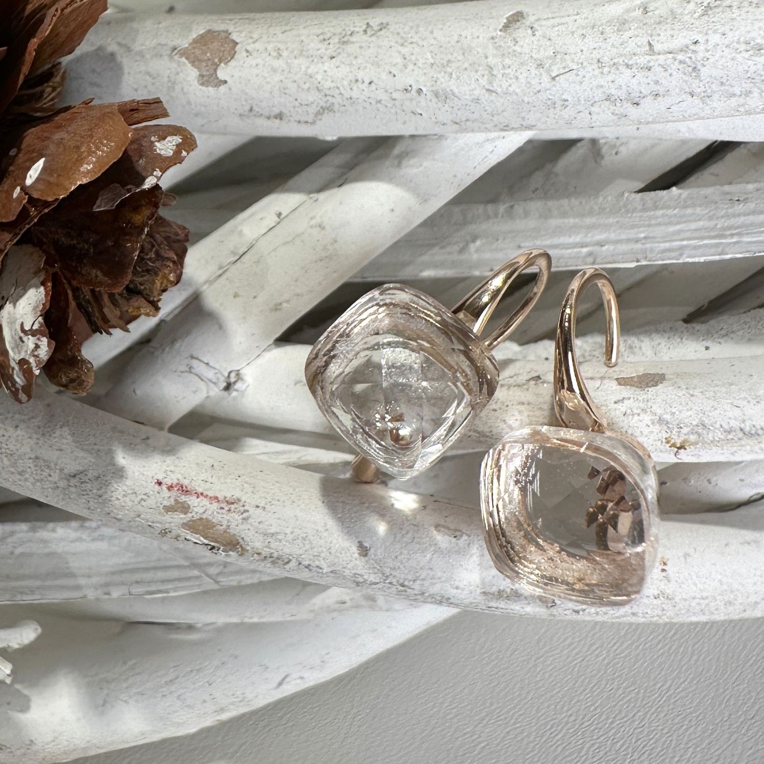 Orecchini monachella in argento rosa con quarzo idrotermale tinta crystal-Lucos