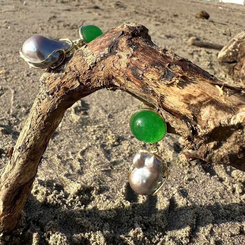 Orecchini in giada e perle barocche su argento placcato oro-Genny