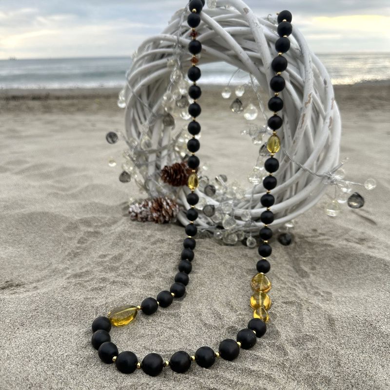 Collana lunga in ebano e ambra verde-Carola