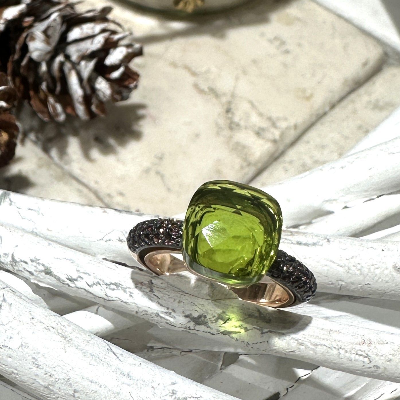 Anello iin argento rosa con quarzo idrotermale verde oliva e zirconi brown-Lucos