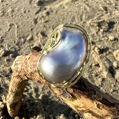 Anello regolabile in argento placcato oro con perla barocca grigia-Genny