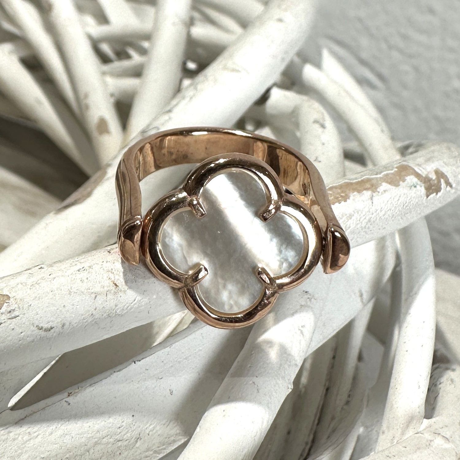 Anello mobile in argento rosa con quadrifoglio in madreperla-Lucos