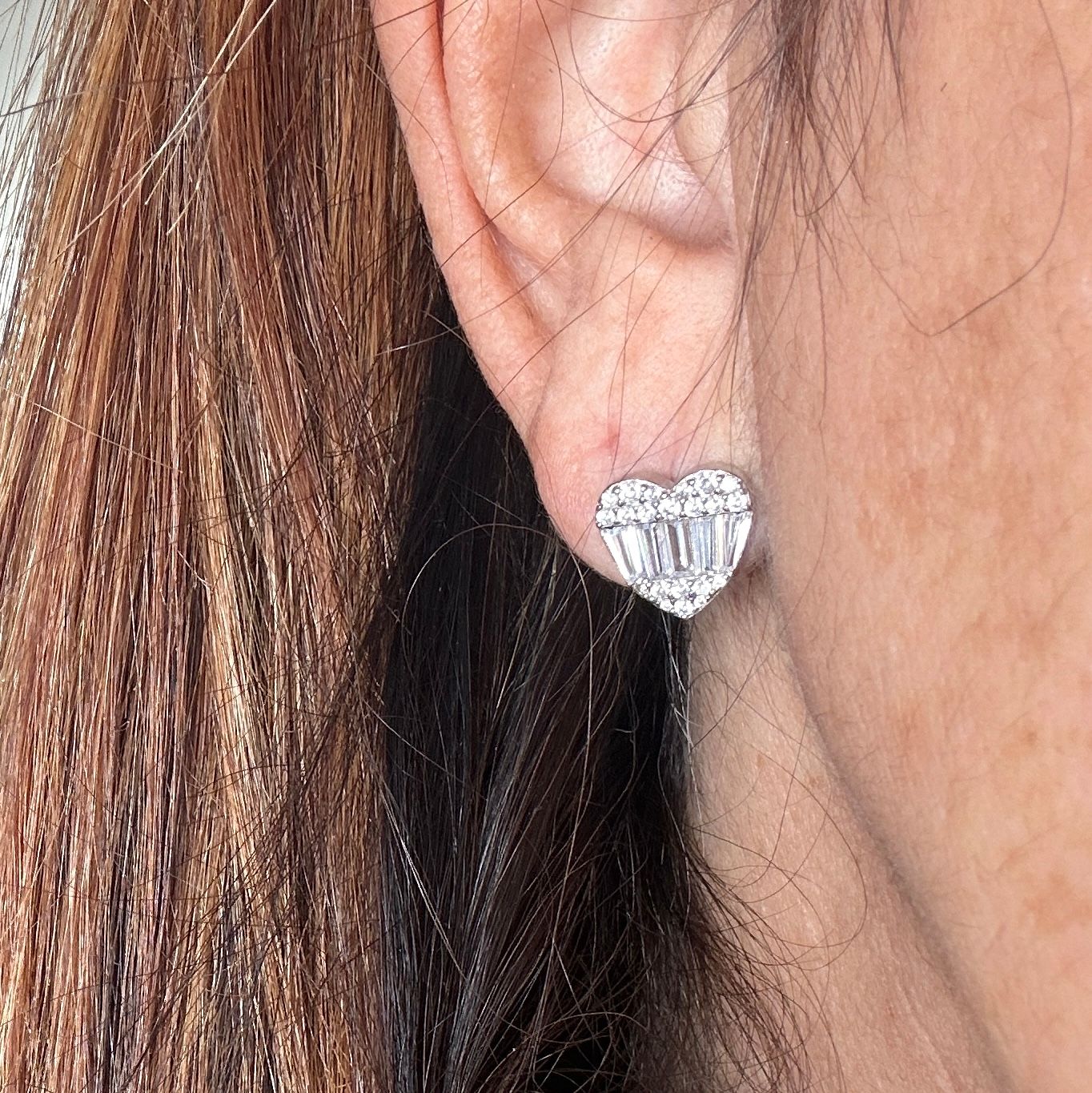 Orecchini bottone a cuore in zirconi su argento-Cuori Milano