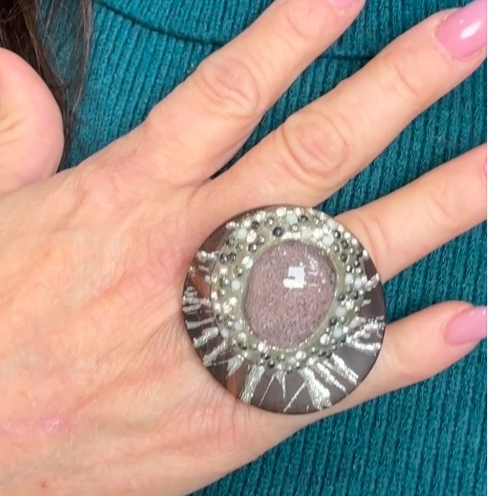 Anello in ebano e quarzo-Carola