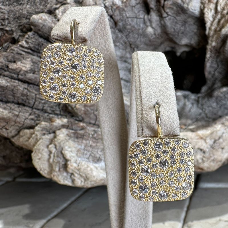 Orecchino a monachella quadrato in argento galvanica oro con pavè di zirconi bianchi-Alisei