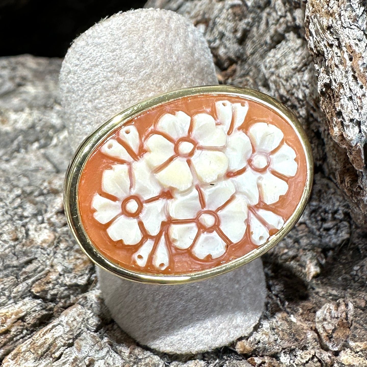 Anello regolabile con cammeo fiori in argento placcato oro-Cammeo Italiano