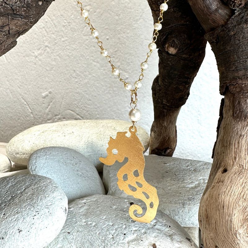 Collana lunga rosario perle con cavalluccio marino in ottone-Barbara Burgio