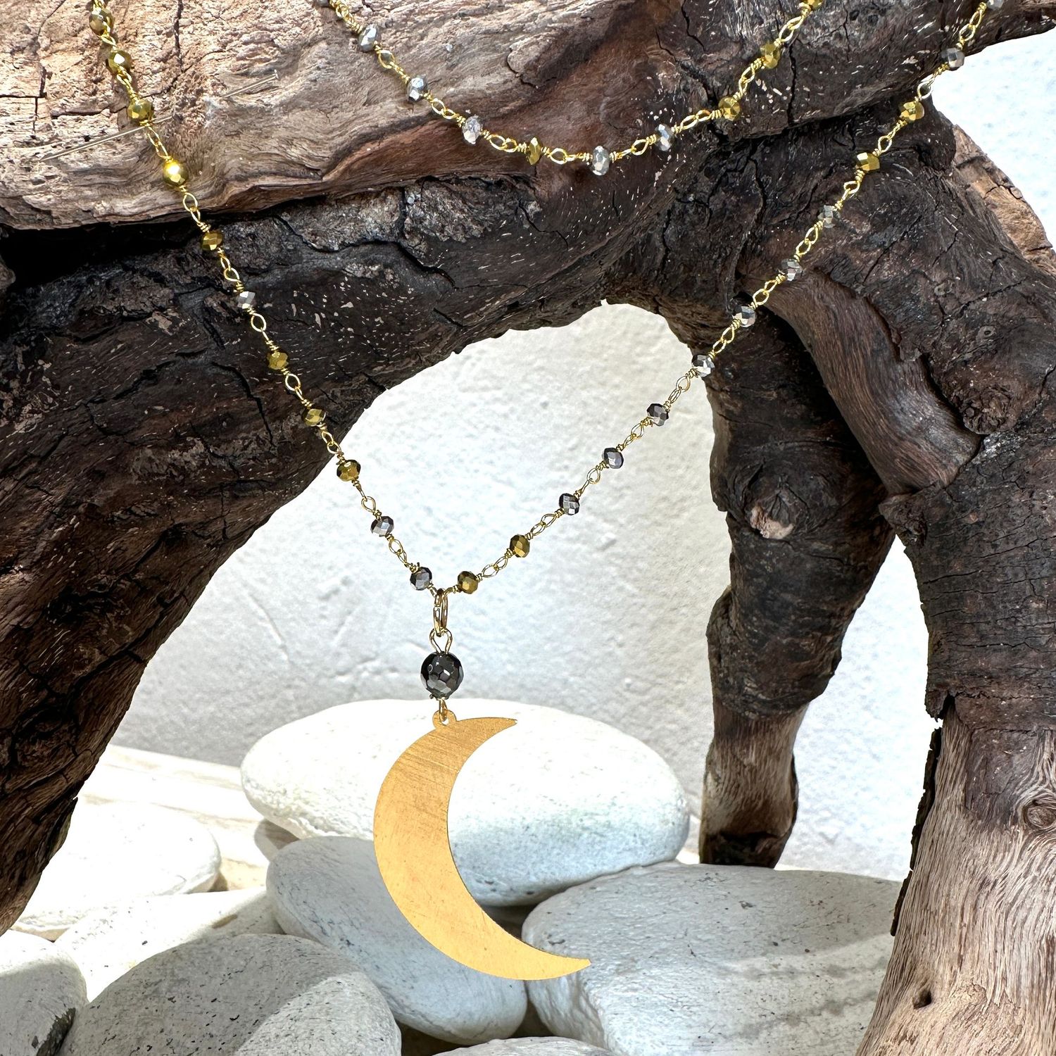 Collana lunga perline dorate e argentate con luna in ottone-Barbara Burgio