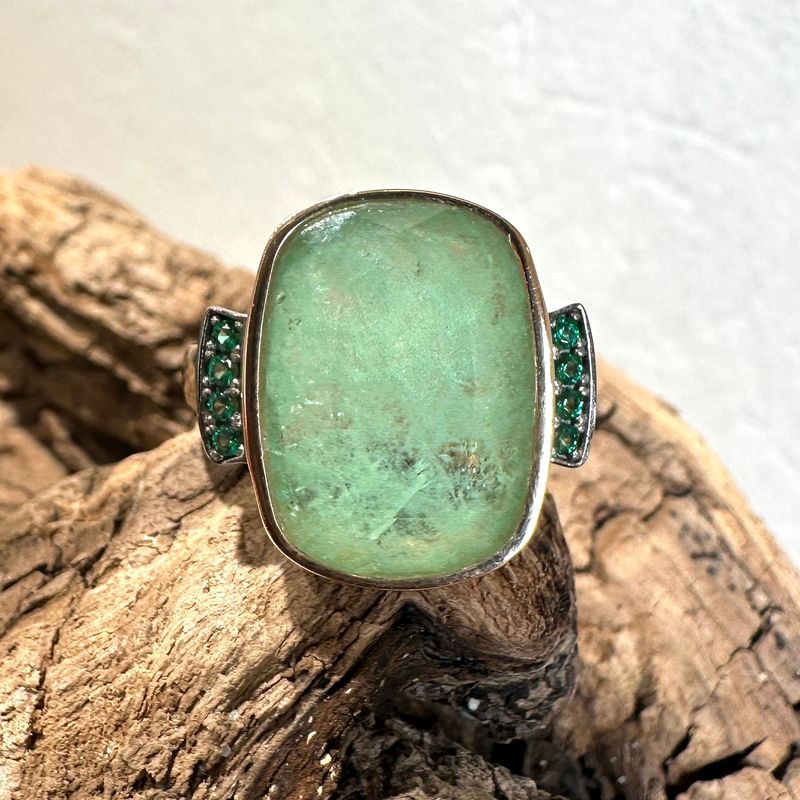 Anello in argento rosa con quarzo verde chiaro e zirconi verdi-Lucos Preziosi