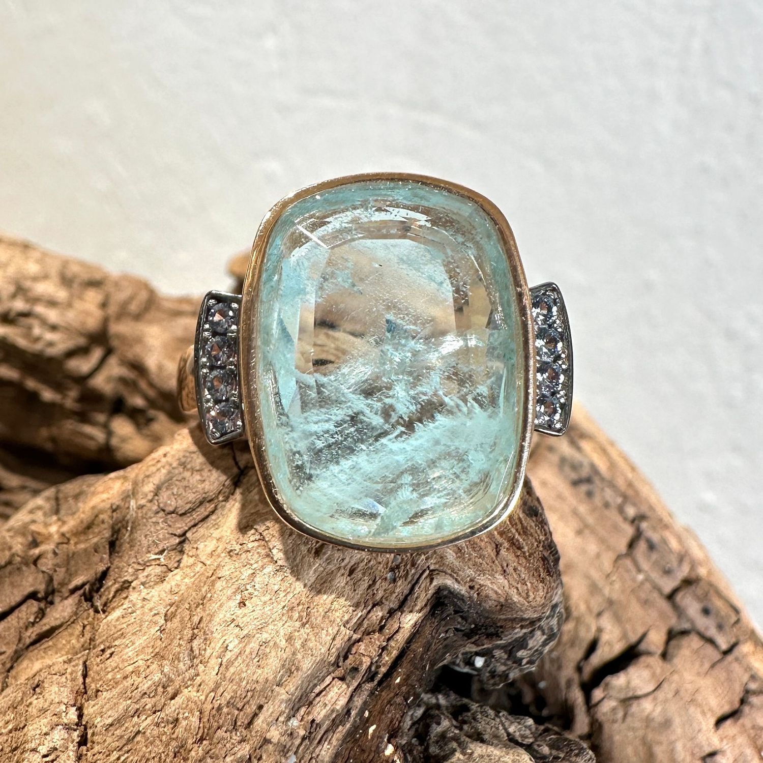 Anello in argento rosa con quarzo azzurro e zirconi azzurri-Lucos Preziosi