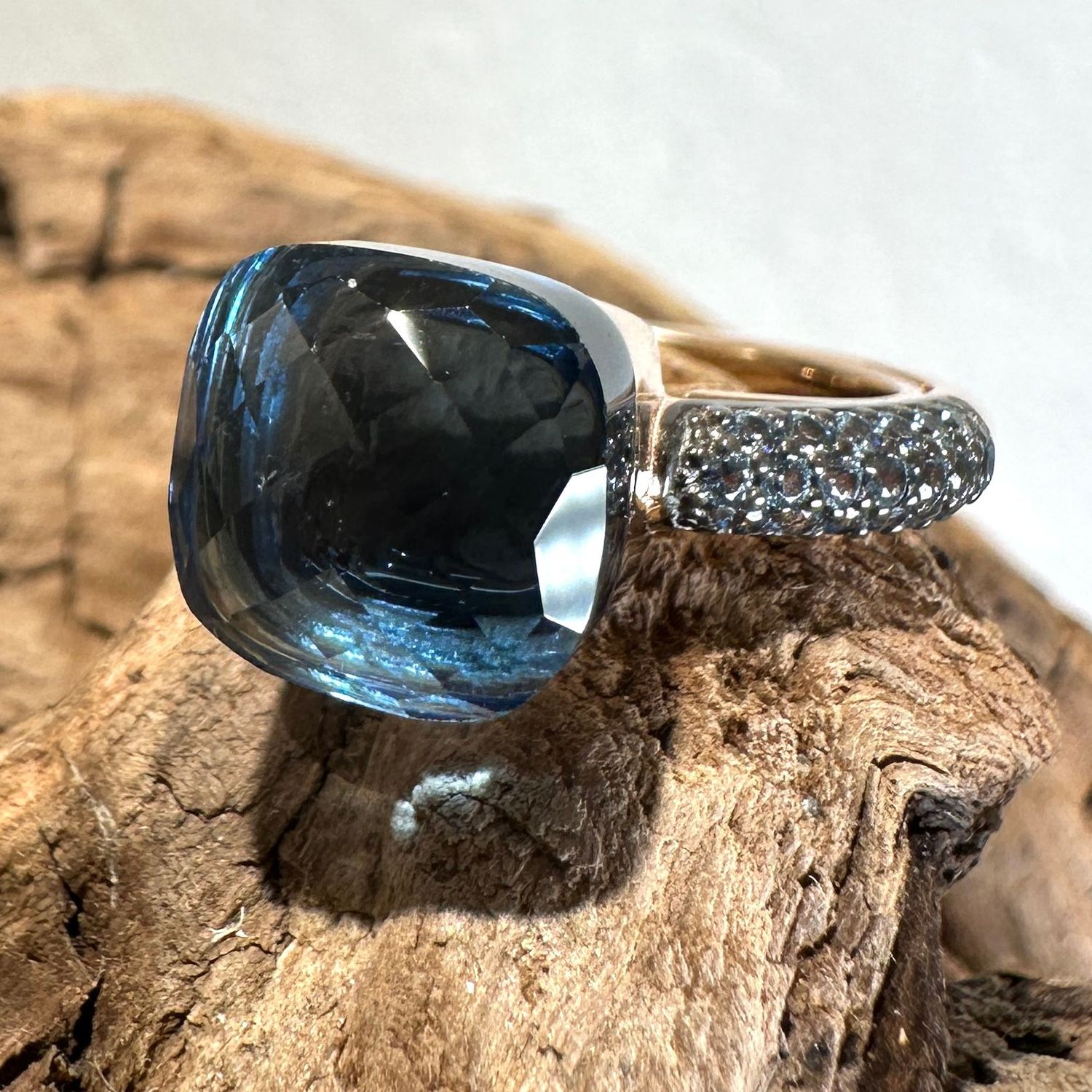Anello in argento rosa con quarzo idrotermale blu london e zirconi azzurri-Lucos