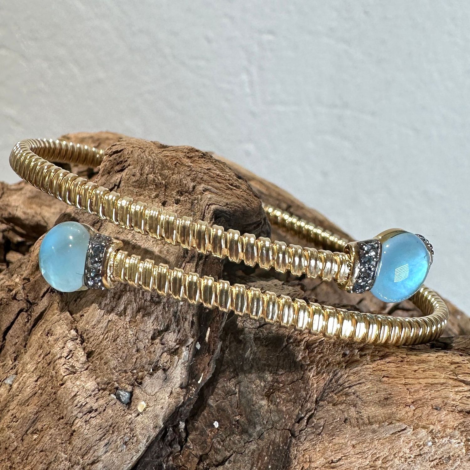 Bracciale contrariè tubogas in argento placcato oro e quarzo azzurro-Lucos Preziosi