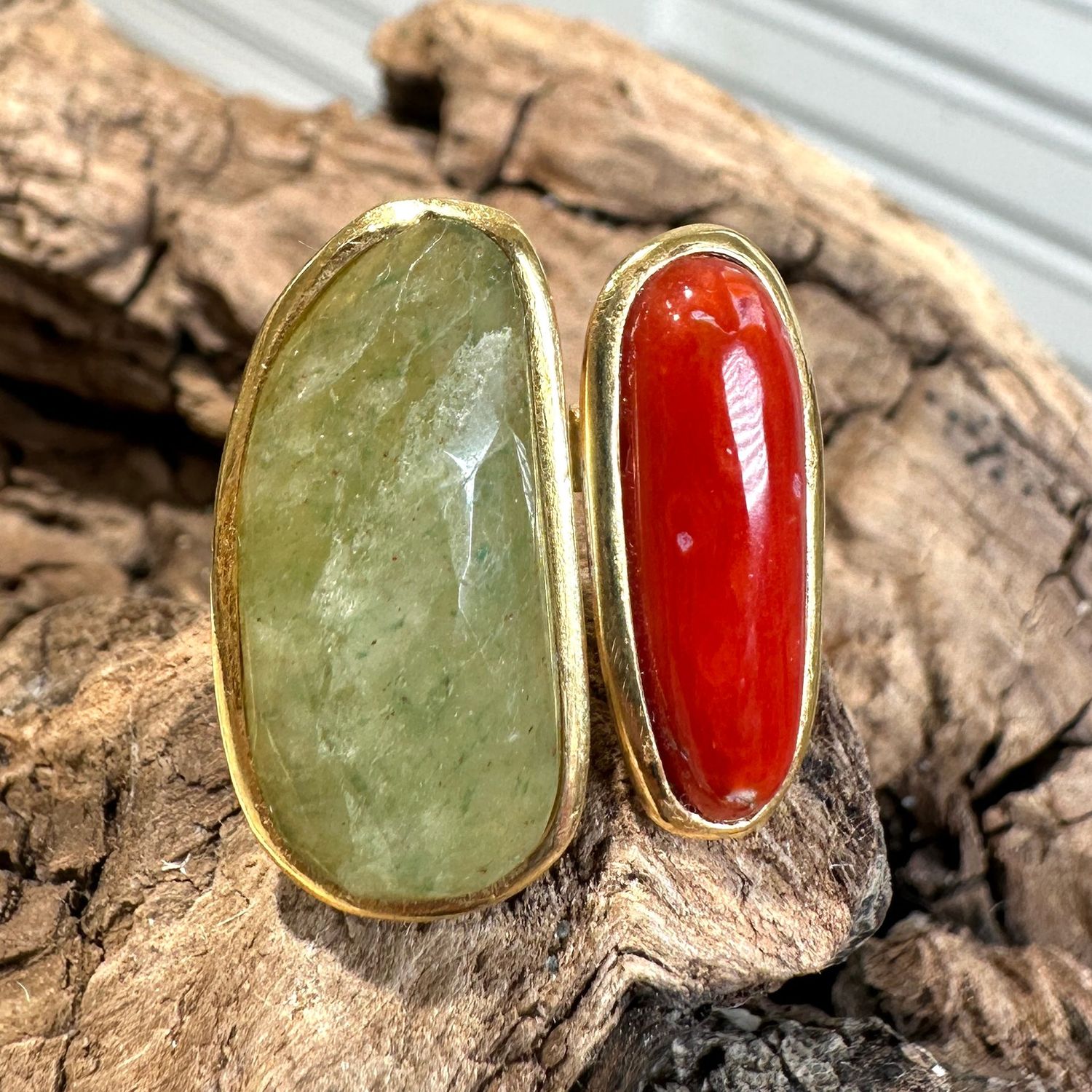 Anello con corallo e avventurina montato su argento dorato-Eliana Scognamiglio