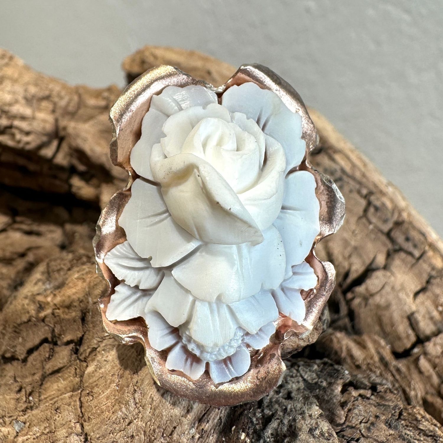 Anello in argento rosa con cammeo a forma di rosa-Eliana Scognamiglio