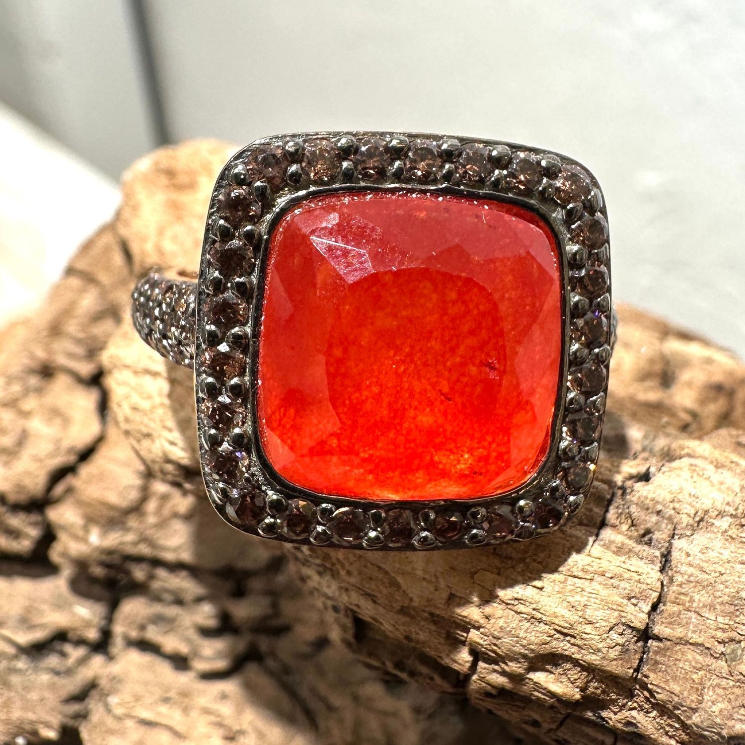 Anello in argento rosa con quarzo arancione e zirconi brown-Lucos Preziosi