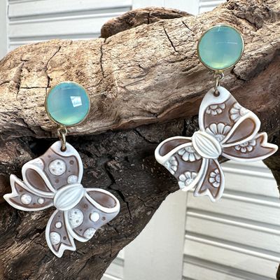 Orecchini cammeo fiocco con calcedonio e montatura in argento dorato-Carola Orecchini cammeo fiocco con calcedonio e montatura in argento dorato-Carola