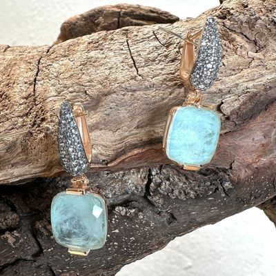 Orecchini in argento rosa con quarzo azzurro e zirconi azzurri-Lucos Preziosi Orecchini in argento rosa con quarzo azzurro e zirconi azzurri-Lucos Preziosi