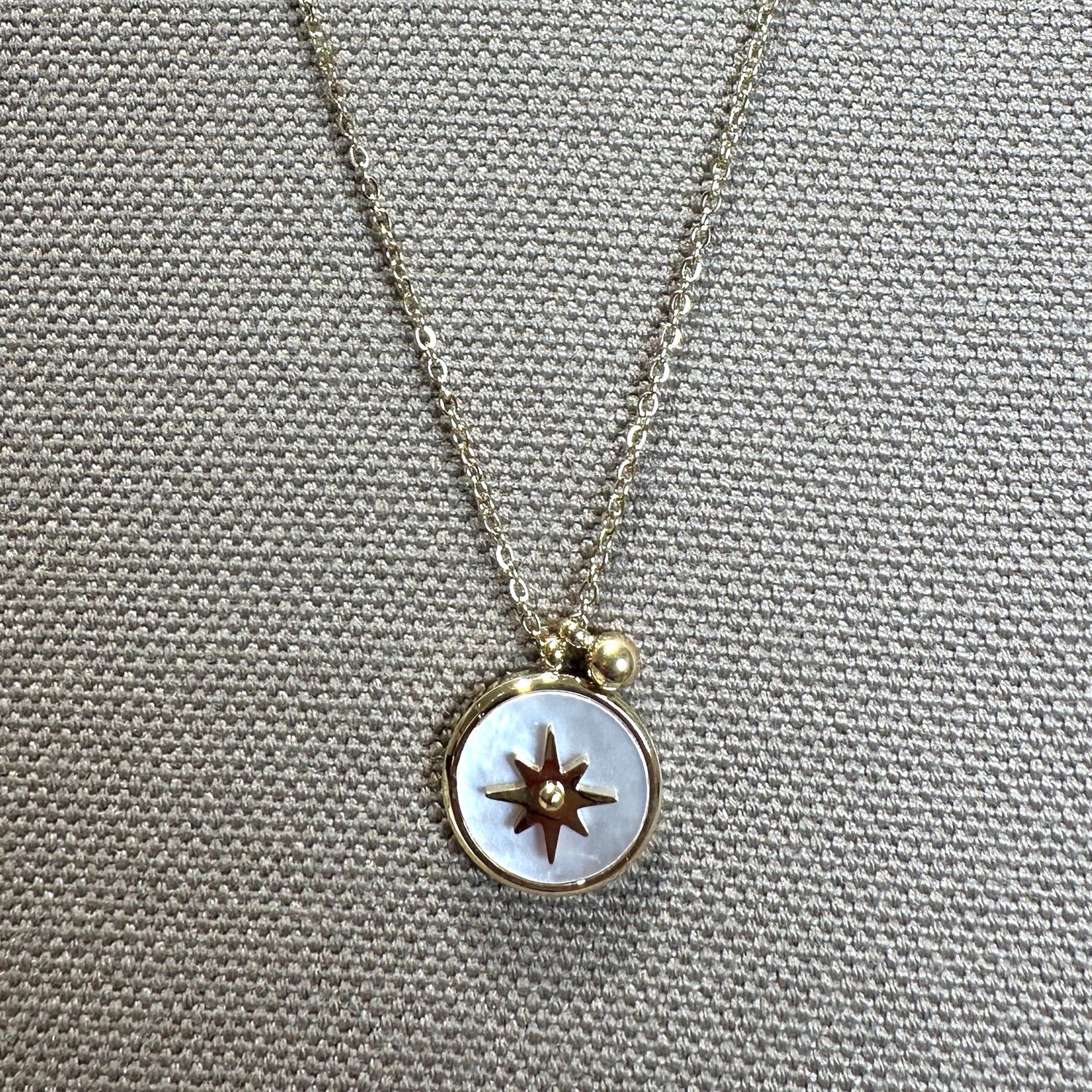 Collana in acciaio dorato con ciondolo in madreperla-Zag Bijoux Collana in acciaio dorato con ciondolo in madreperla-Zag Bijoux