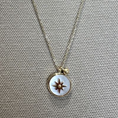 Collana in acciaio dorato con ciondolo in madreperla-Zag Bijoux Collana in acciaio dorato con ciondolo in madreperla-Zag Bijoux