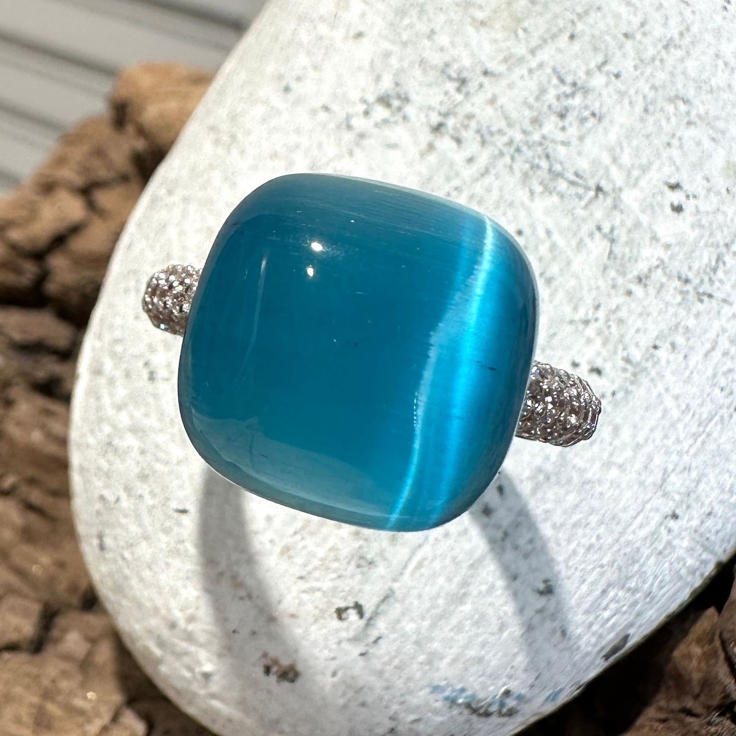 Anello in argento rosa e bianco con quarzo idrotermale blu e zirconi -Lucos Preziosi