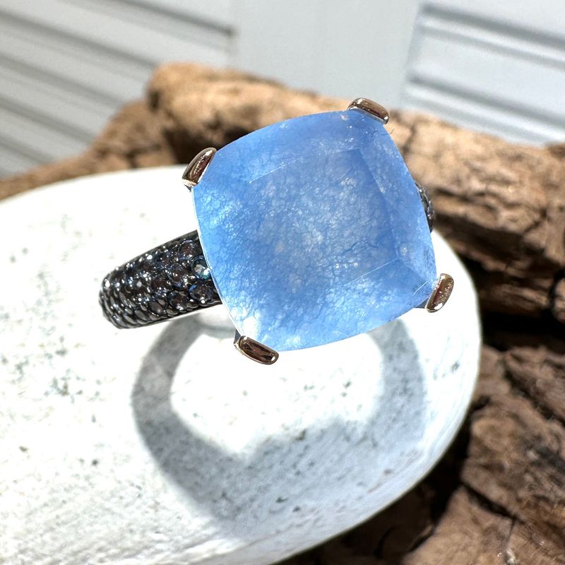 Anello in argento rosa con quarzo azzurro polvere e zirconi azzurri-Lucos Preziosi Anello in argento rosa con quarzo azzurro polvere e zirconi azzurri-Lucos Preziosi