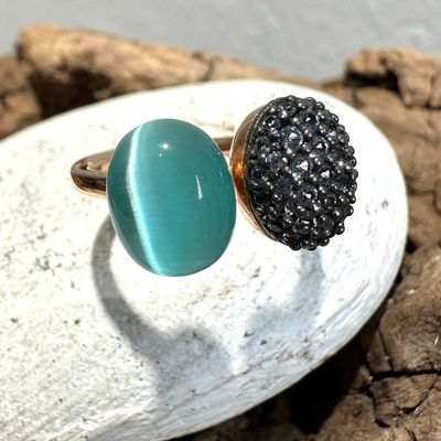 Anello contrariè in argento rosa con quarzo idrotermale azzurro e pavè zirconi azzurri-Lucos Preziosi Anello contrariè in argento rosa con quarzo idrotermale azzurro e pavè zirconi azzurri-Lucos Preziosi