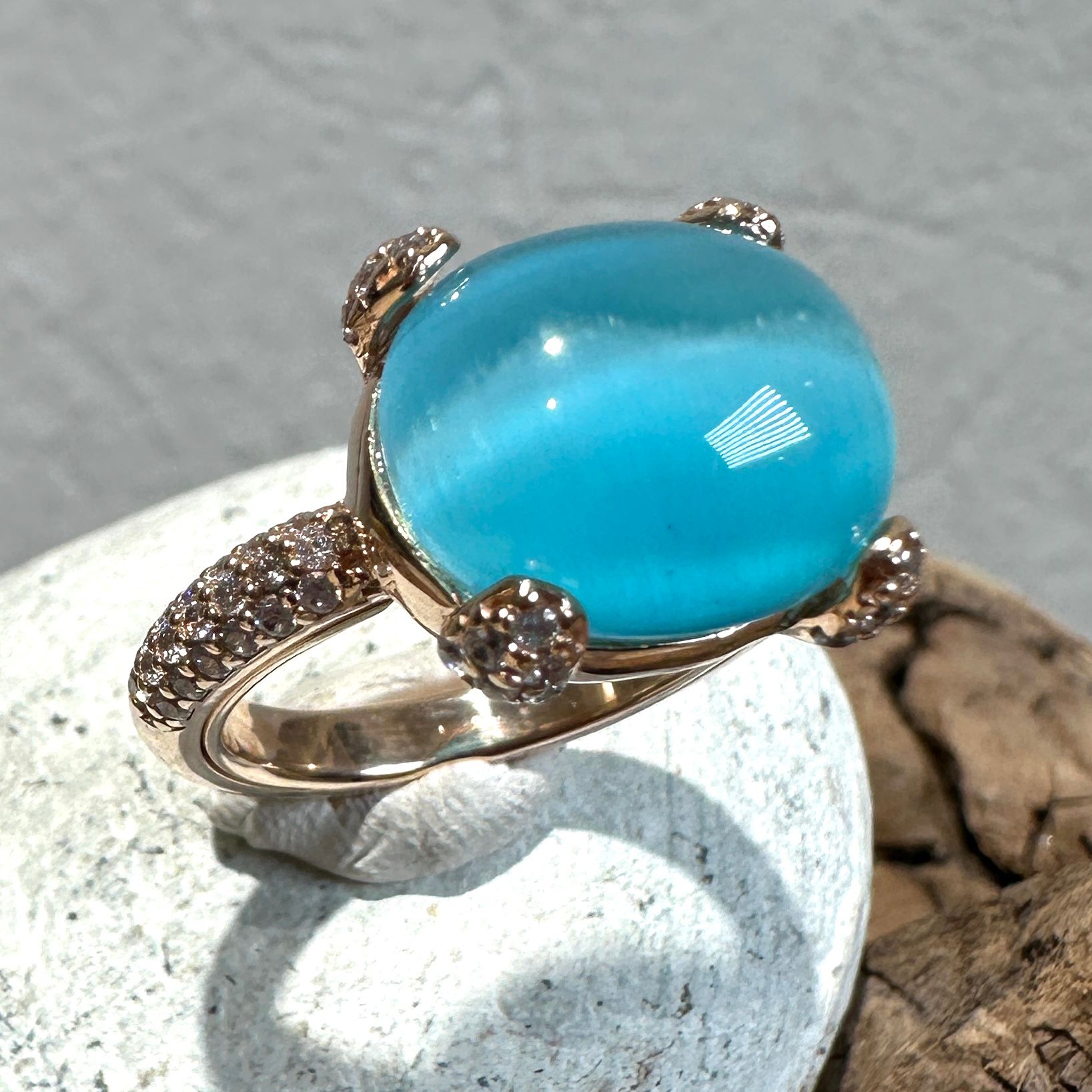 Anello in argento rosa con quarzo idrotermale azzurro e zirconi -Lucos Preziosi