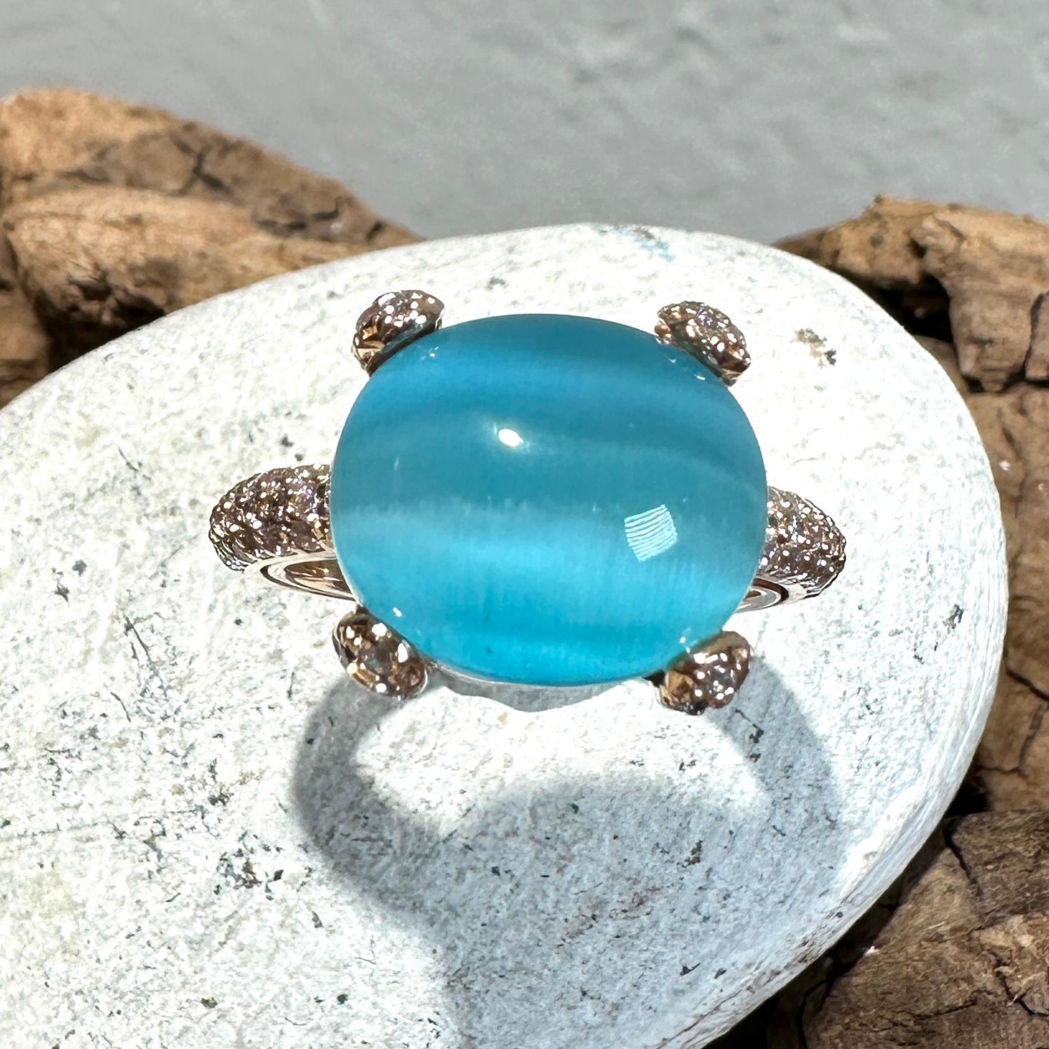 Anello in argento rosa con quarzo idrotermale azzurro e zirconi -Lucos Preziosi