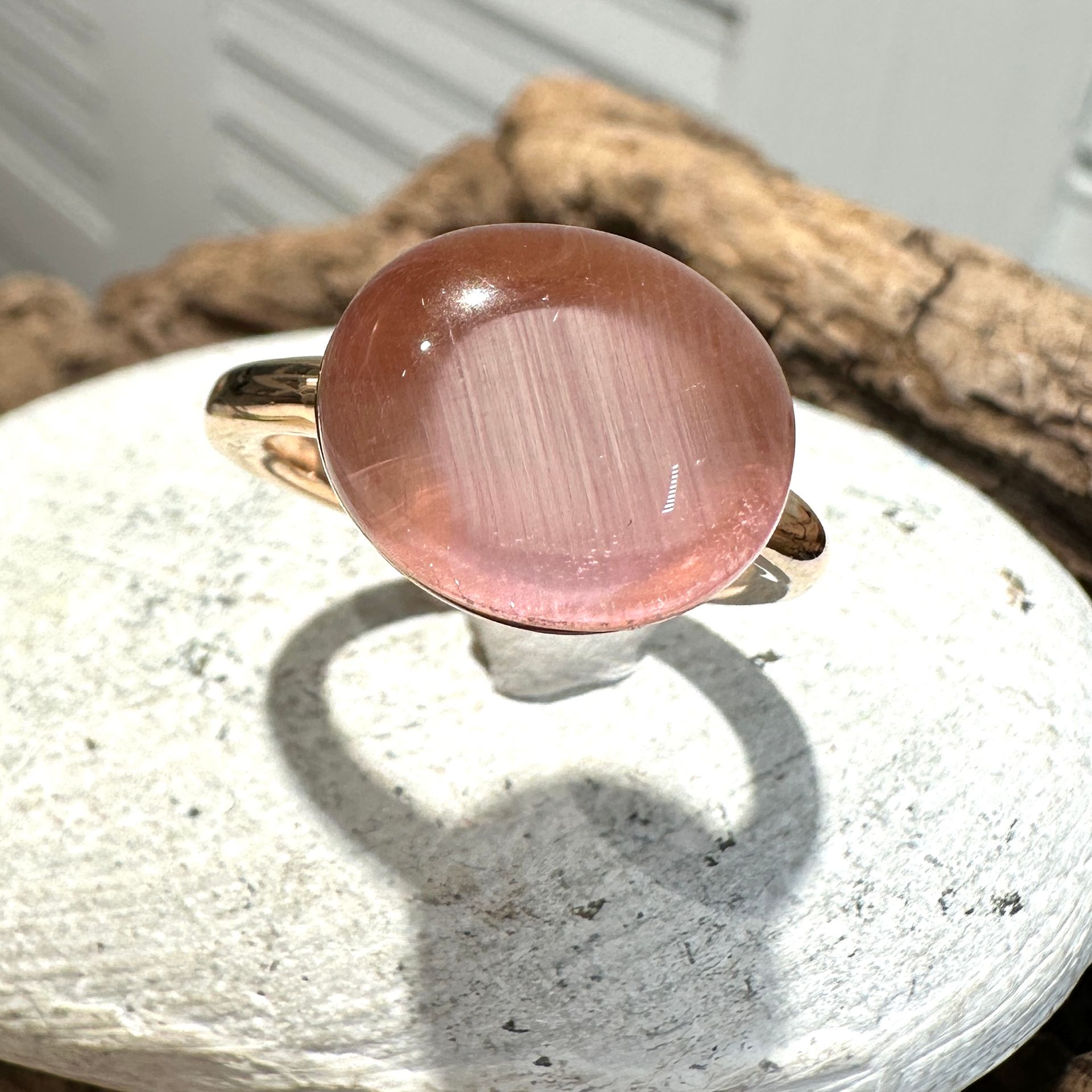 Anello in argento rosa con quarzo idrotermale cabochon rosa-Lucos